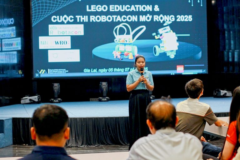 Tập huấn chuyên môn cho giáo viên, sẵn sàng cho Cuộc thi Robotacon mở rộng năm 2025
