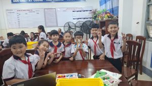 CHẠM TAY VÀO CÔNG NGHỆ – HỌC SINH 15 TRƯỜNG GIA LAI VỠ ÒA THÍCH THÚ VỚI TIẾT HỌC ROBOTICS